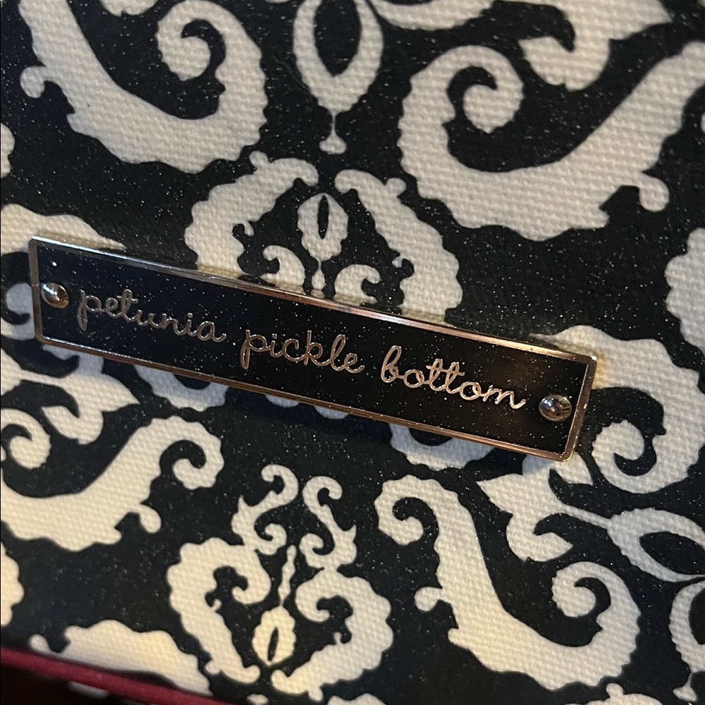 Petunia Pickle Bottom X-Large Messenger Style Diaper Bag-Like New ❤️ - Picture 2 of 11